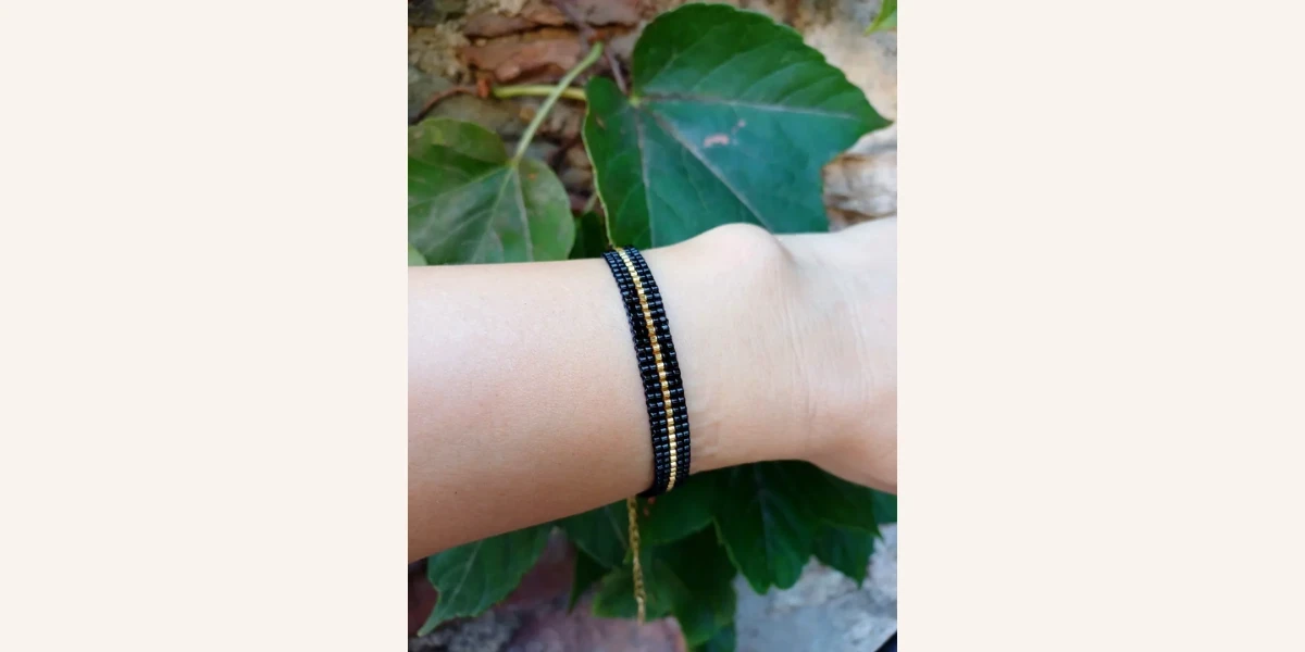 Bracelet Miyuki Noir Doré, tissé à la main sur 5 rangs