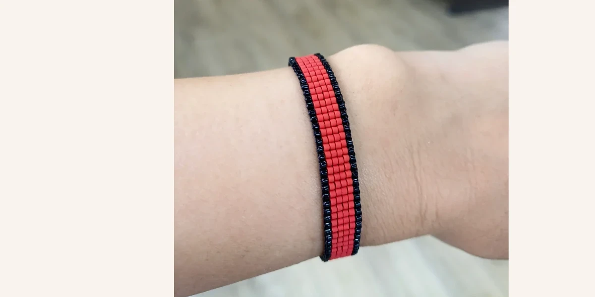 Bracelet Miyuki Rouge Noir, tissé à la main sur 6 rangs