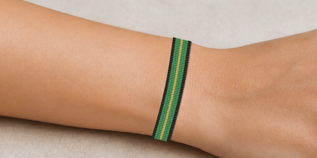 Aperçu du bracelet noirvert porté au bras